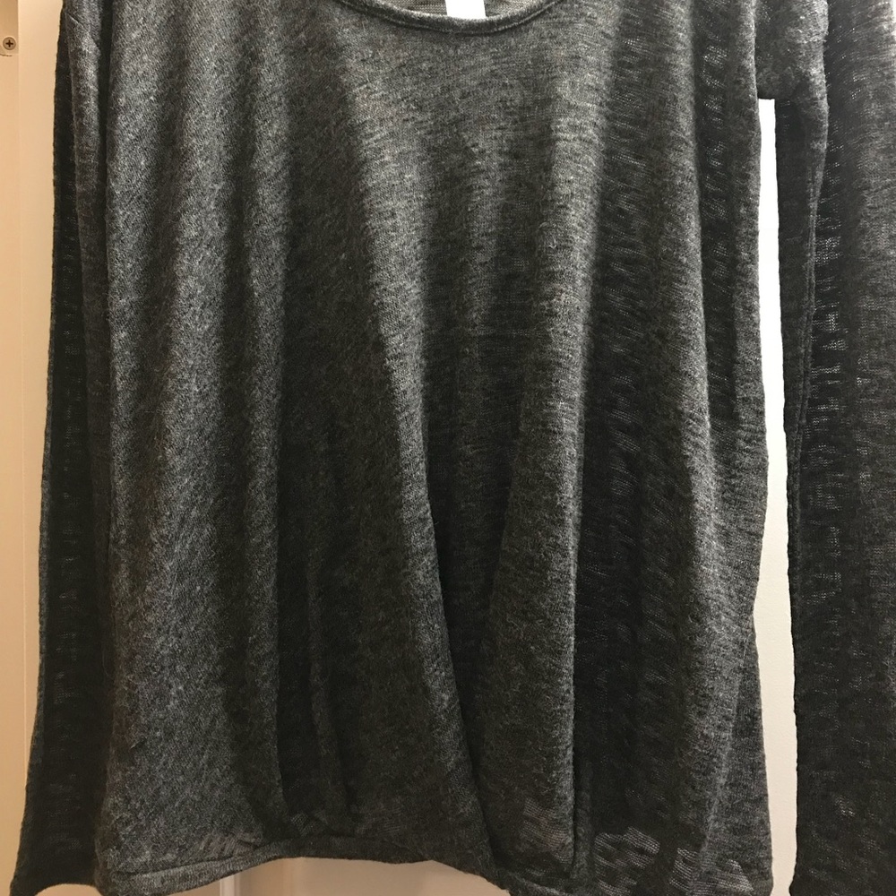 NWT Old Navy grey thin sweater.